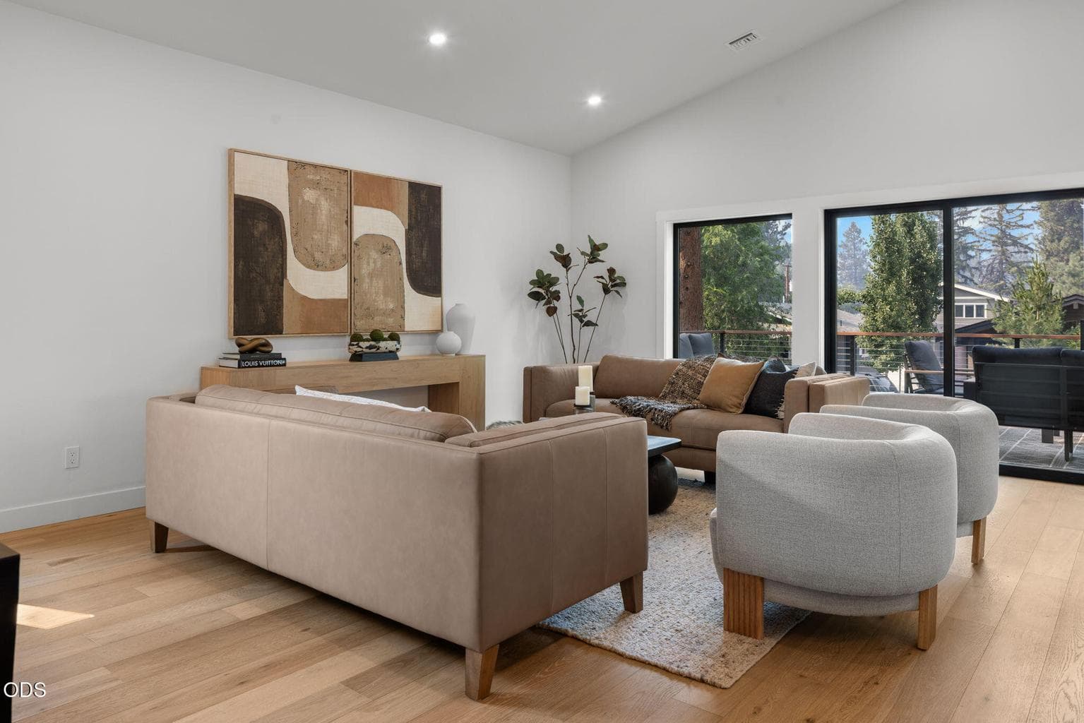 Photo of 1315 Elgin Avenue 2 of 59