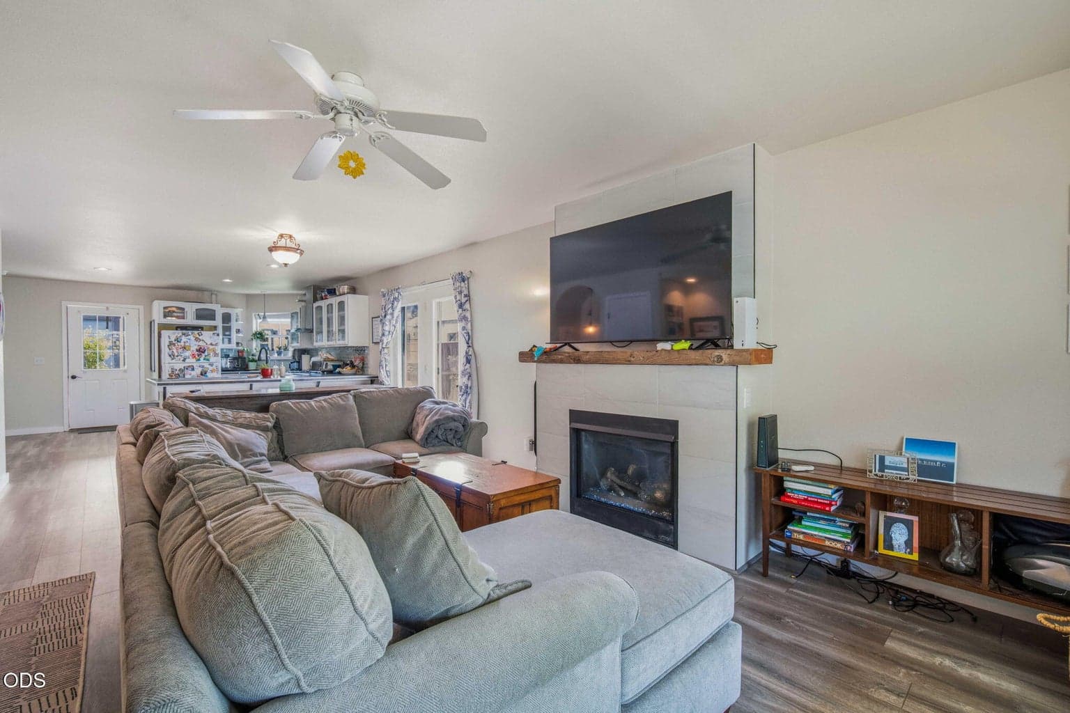 Photo of 3047 NE Yellow Ribbon Drive 8 of 39
