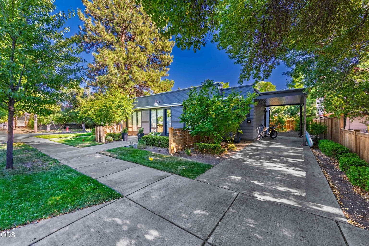 Photo of 711 Georgia Avenue 2 of 26