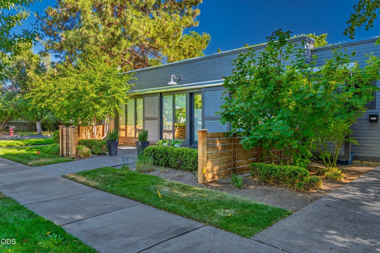 Photo of 711 Georgia Avenue 3 of 26