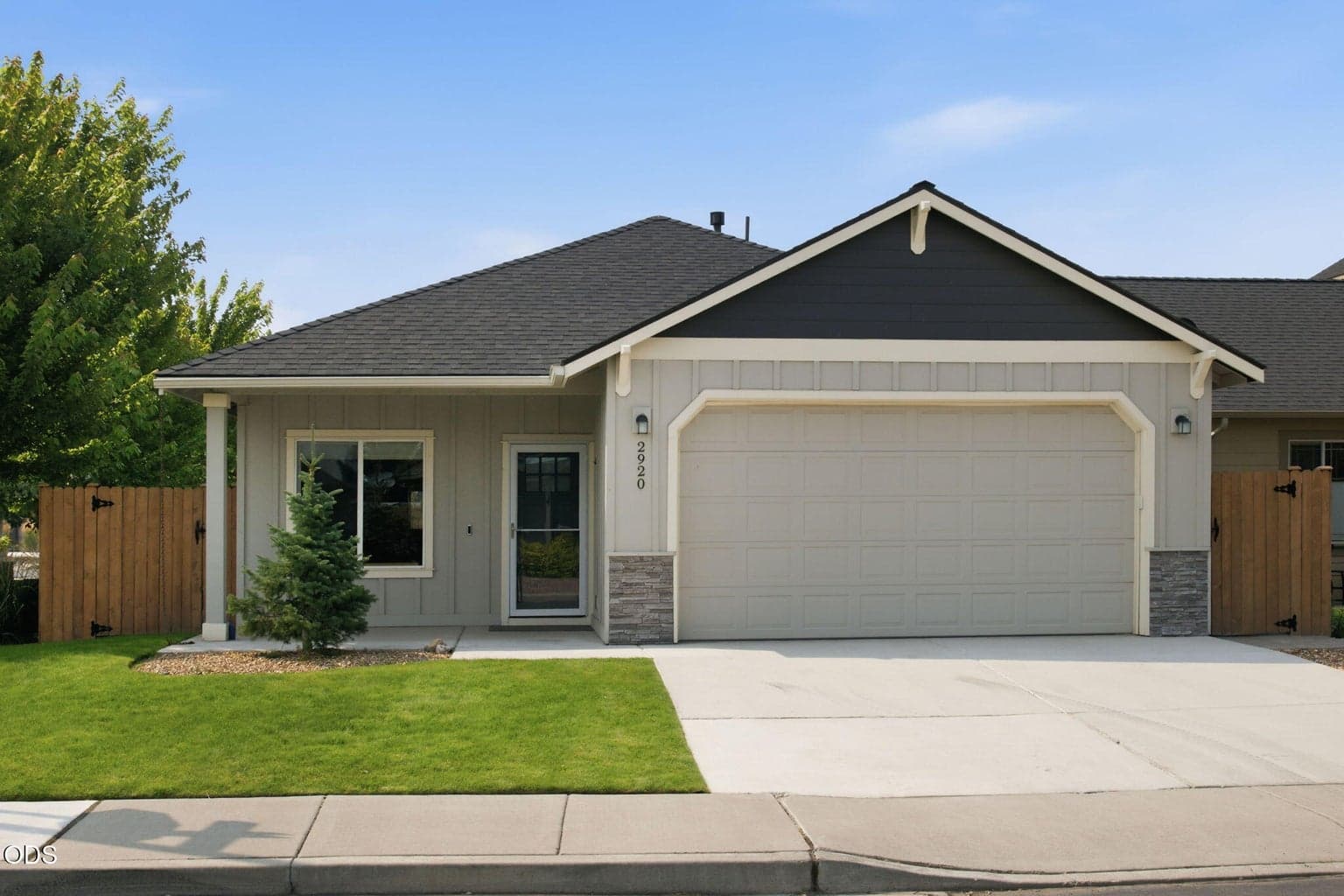 Photo of 2920 Hemlock Lane 1 of 26