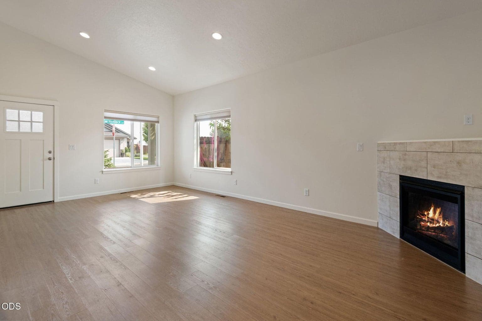 Photo of 2920 Hemlock Lane 3 of 26