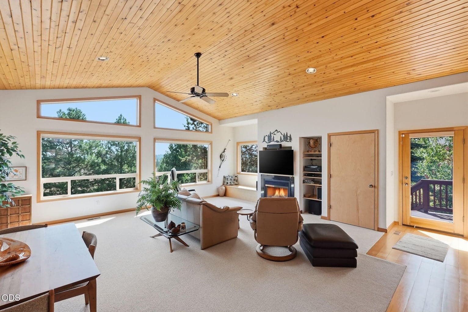 Photo of 2497 Todds Crest Drive 5 of 40