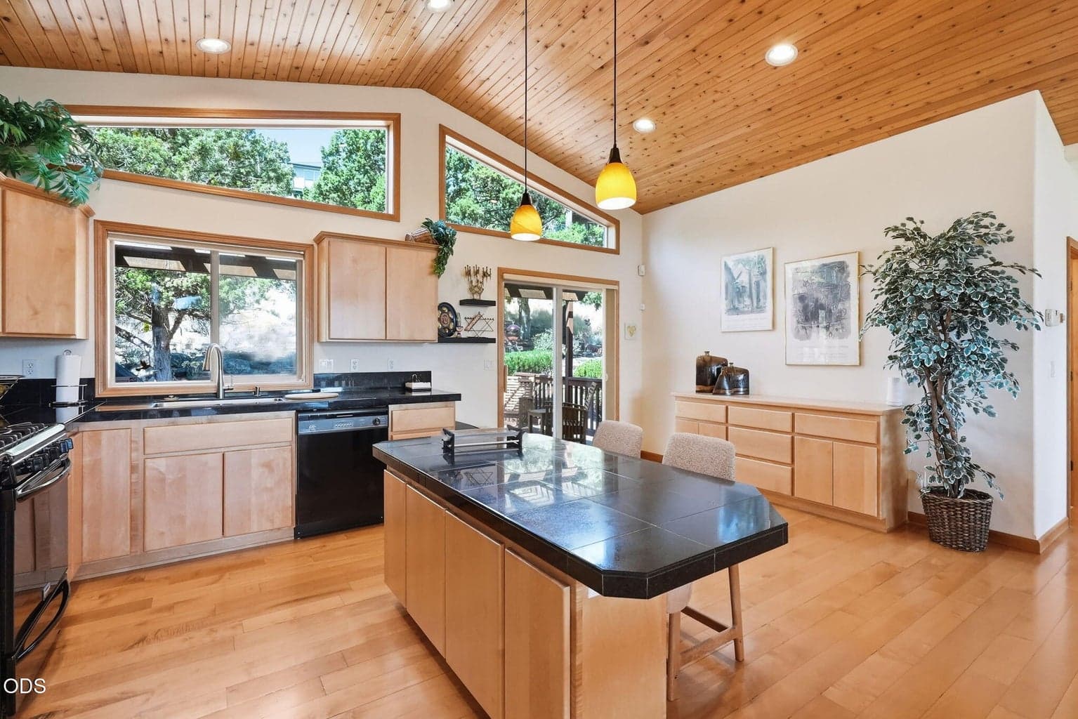 Photo of 2497 NW Todds Crest Drive 10 of 40