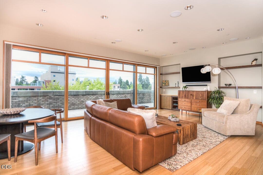 Photo of 919 Bond Street 4 of 43