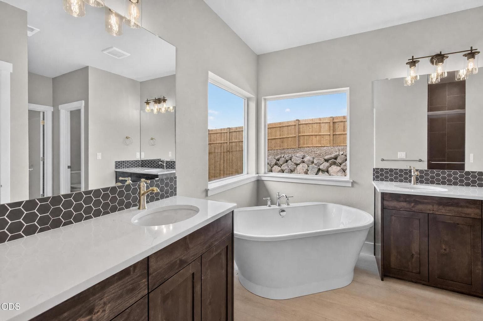 Photo of 3855 SW Antelope Way 10 of 29