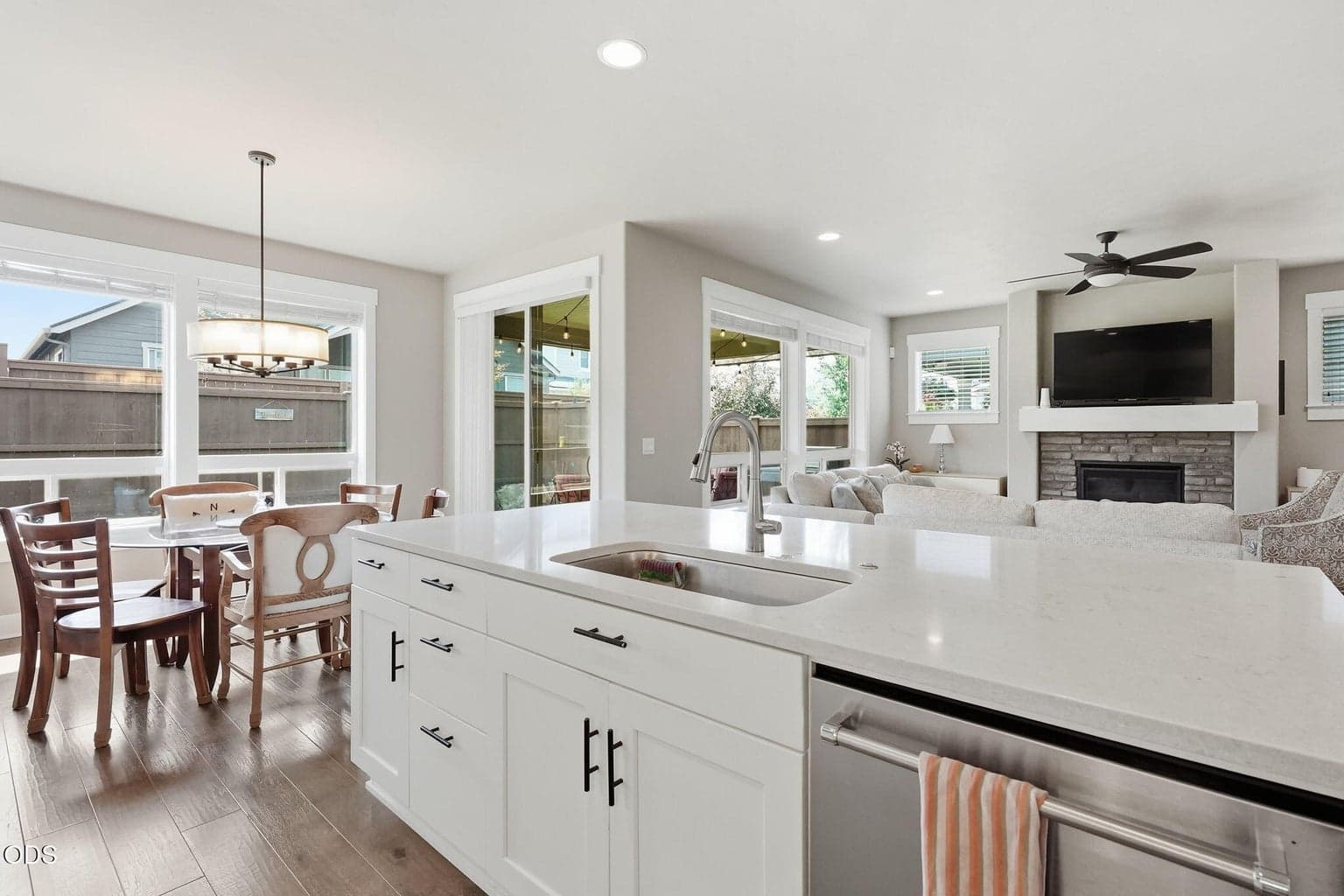 Photo of 20853 Humber Lane 4 of 60