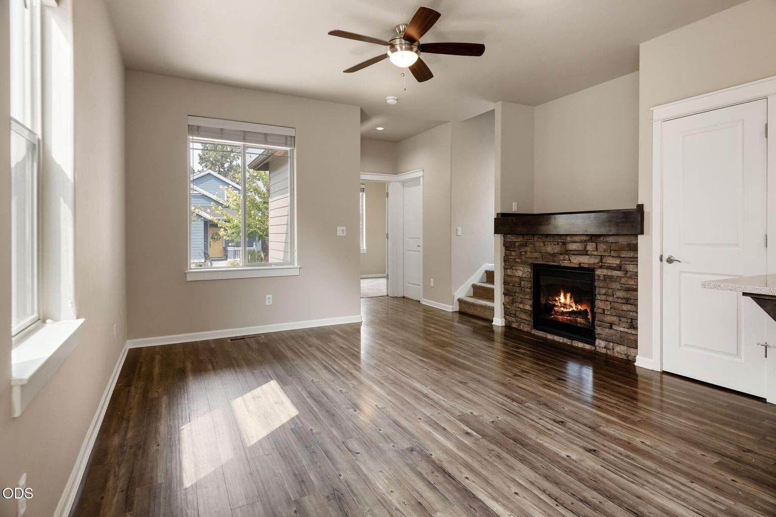Photo of 2910 Yew Park Lane 2 of 25