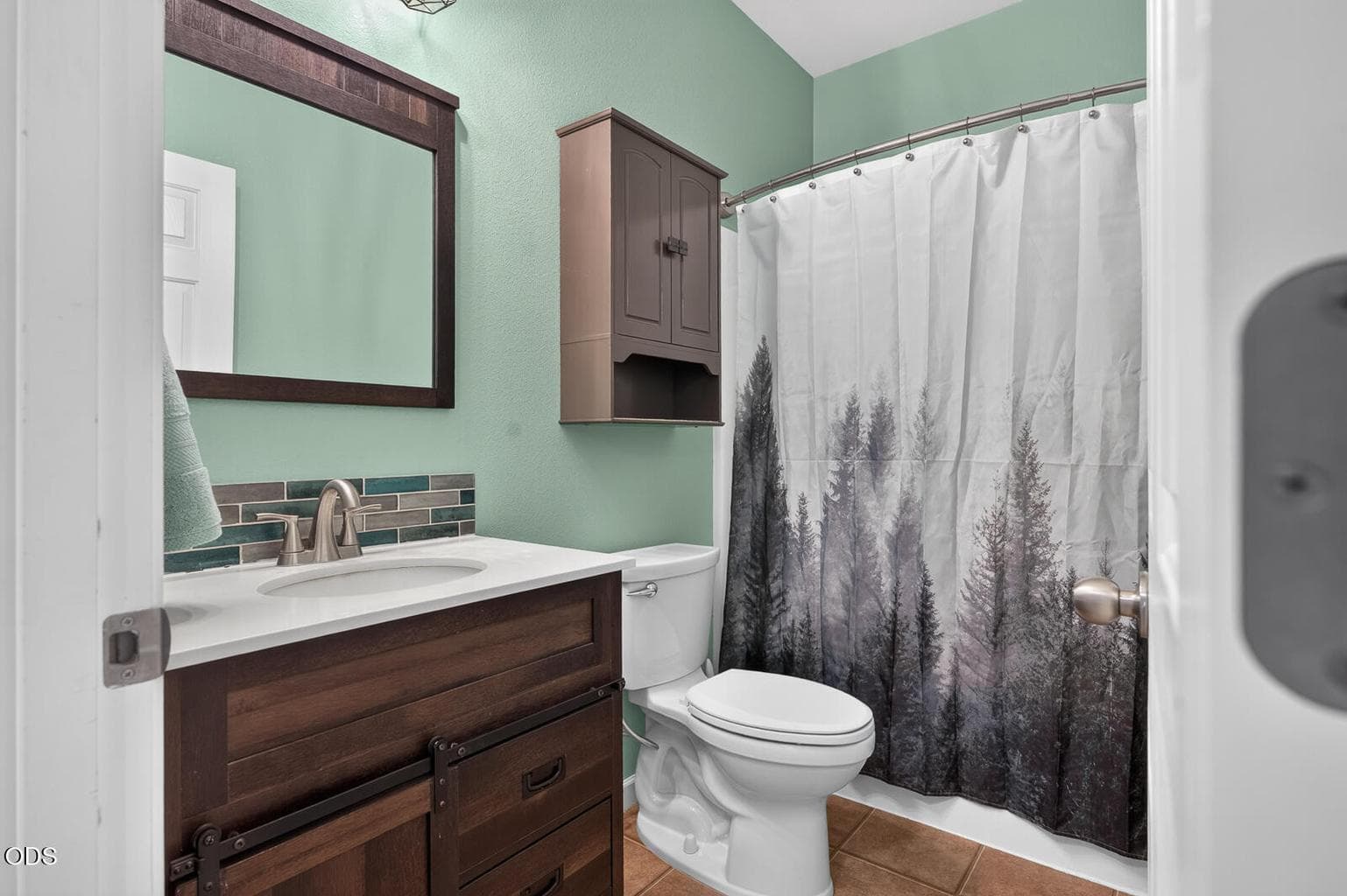 Main level full bath