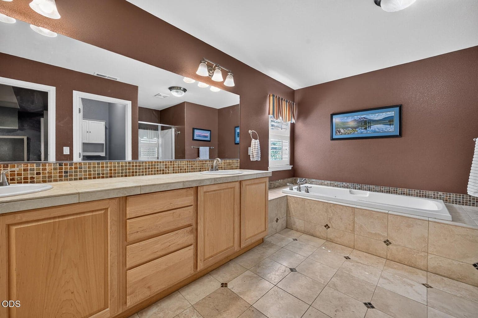 Soaking tub in primary bathroom