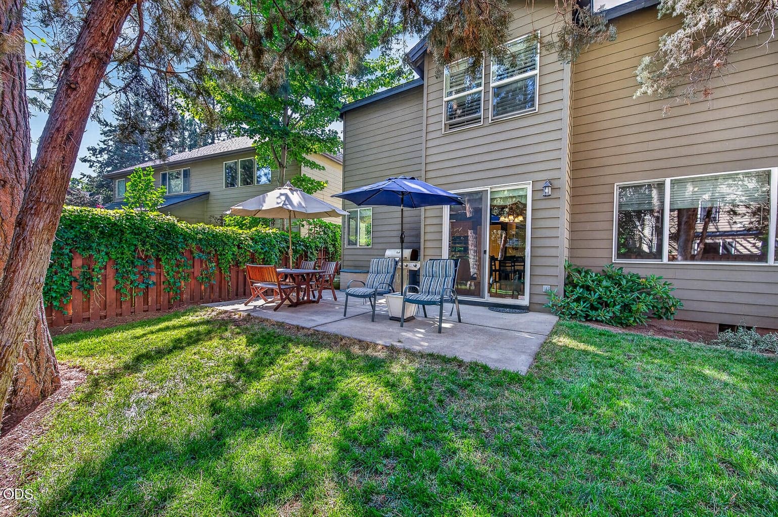 Patio with plenty of room for outdoor dining