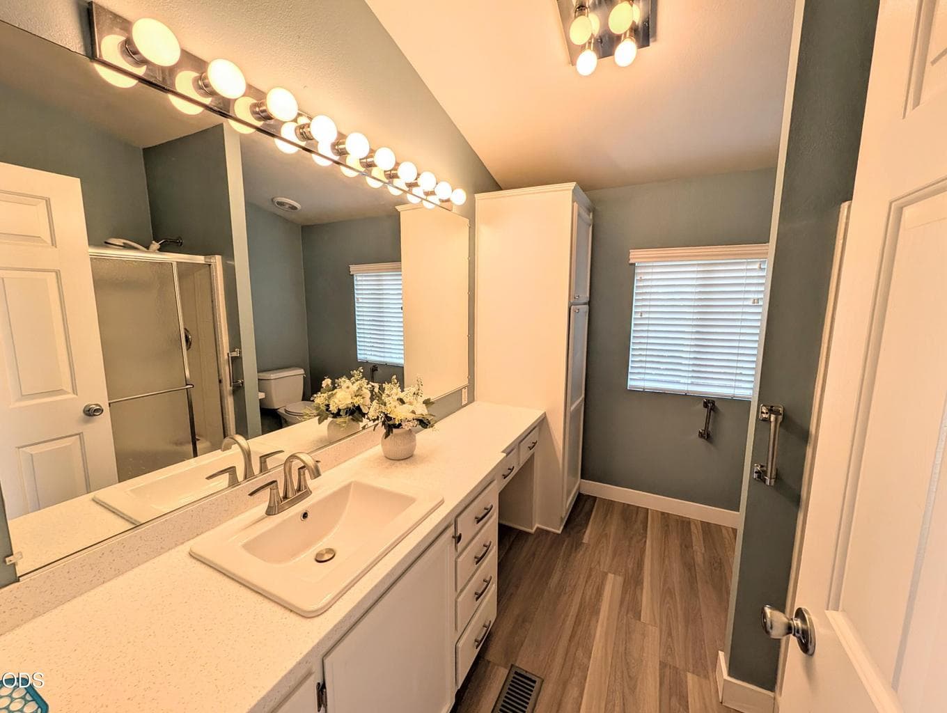 Photo of 1188 NE 27th Street 14 of 17