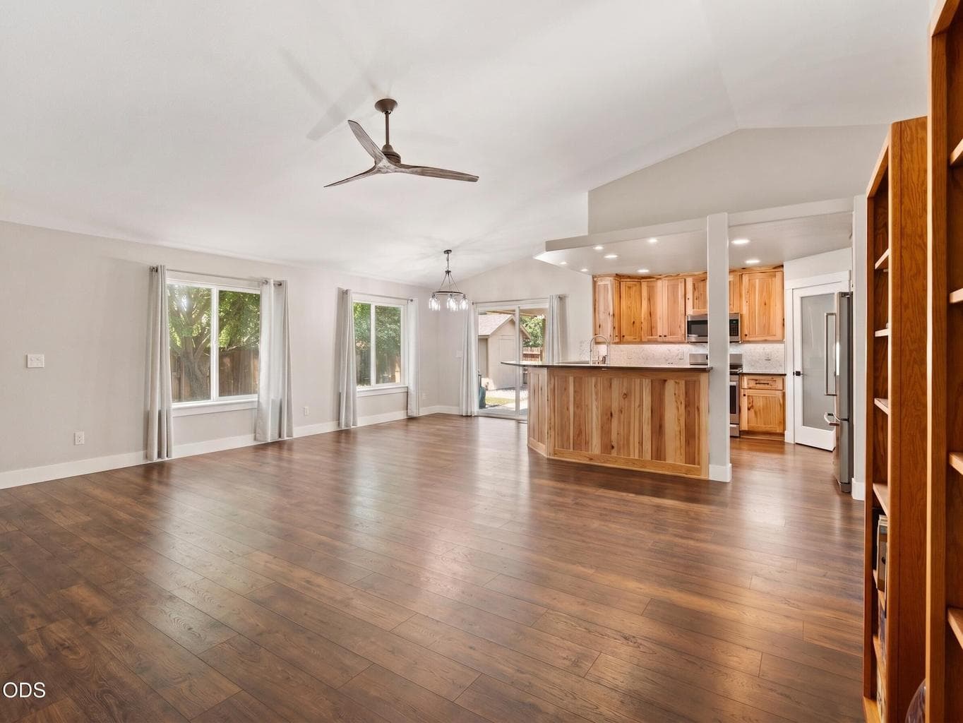 Great room vacant of furnishings
