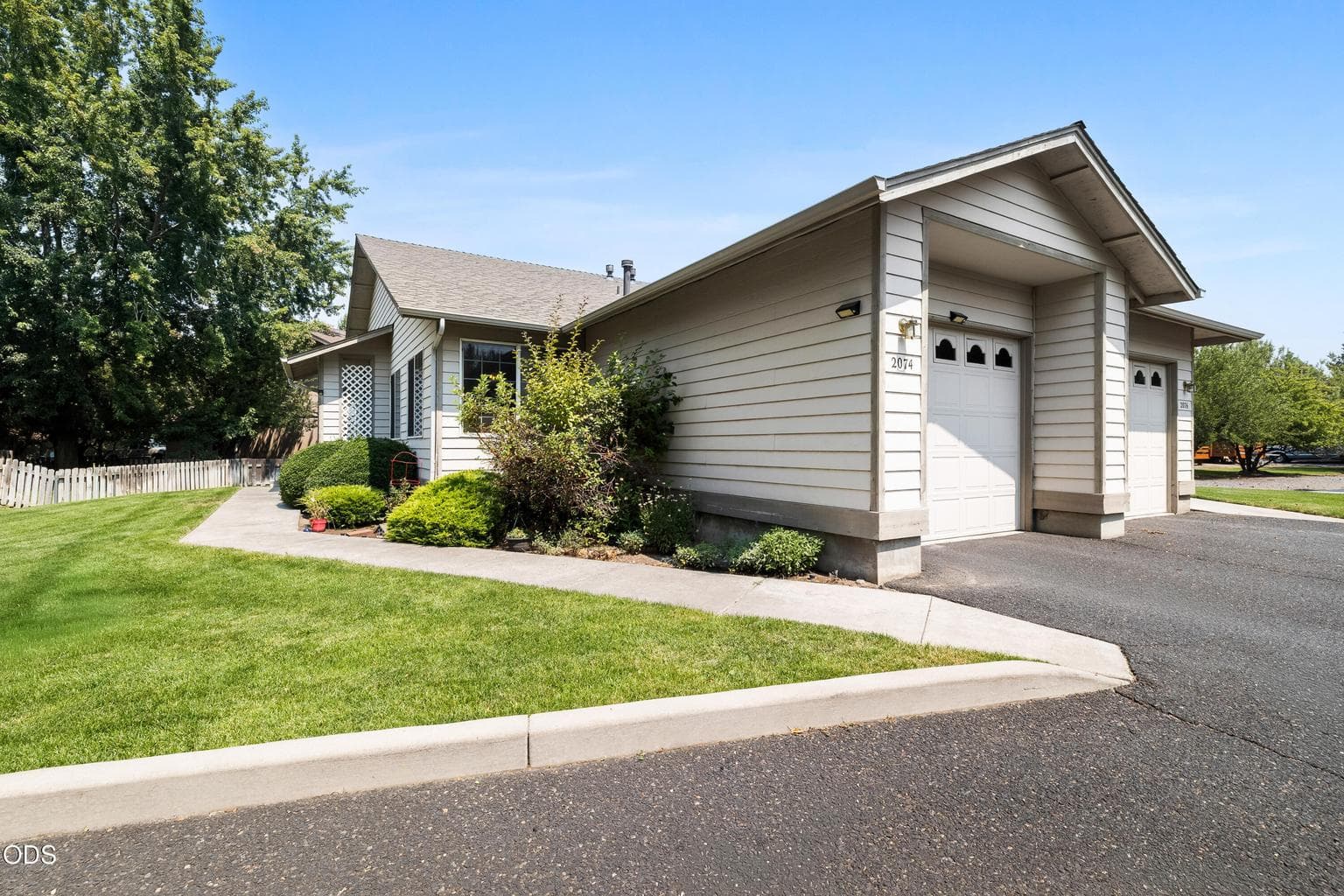 Photo of 2074 Chanel Court 1 of 21