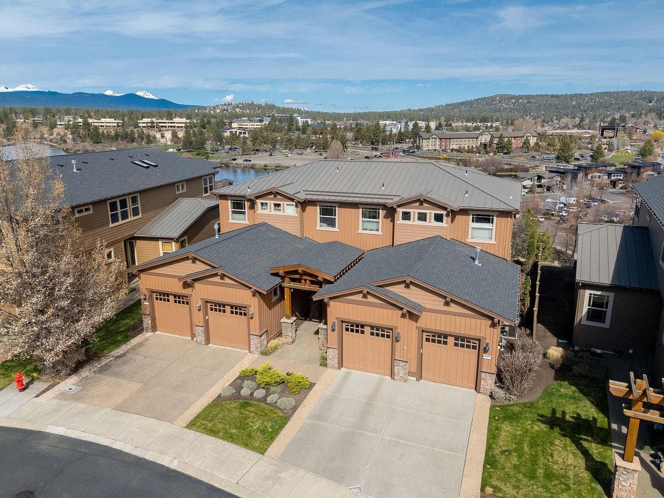 Photo of 961 SW Vantage Point Way 3 of 36