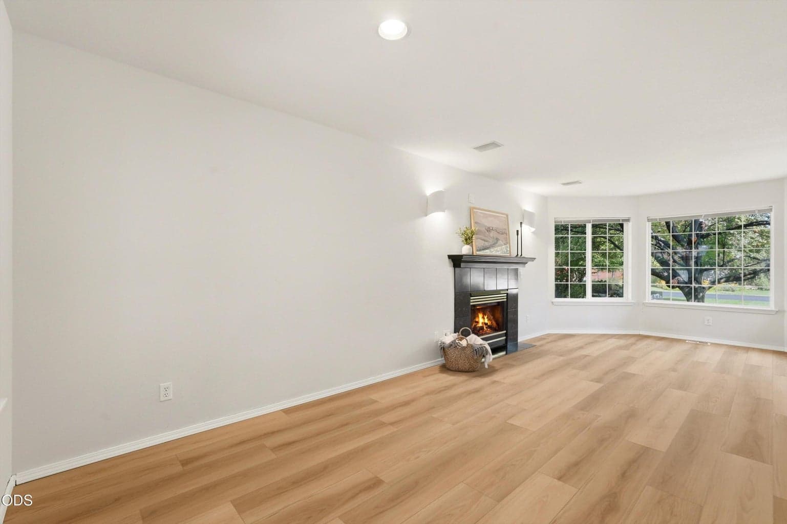 Photo of 3389 NE Stonebrook Loop 11 of 52