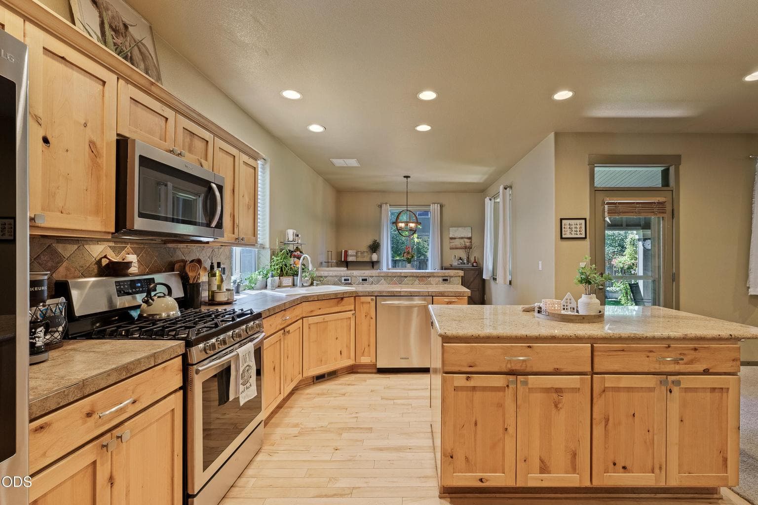 Photo of 21183 Ritz Place 5 of 37
