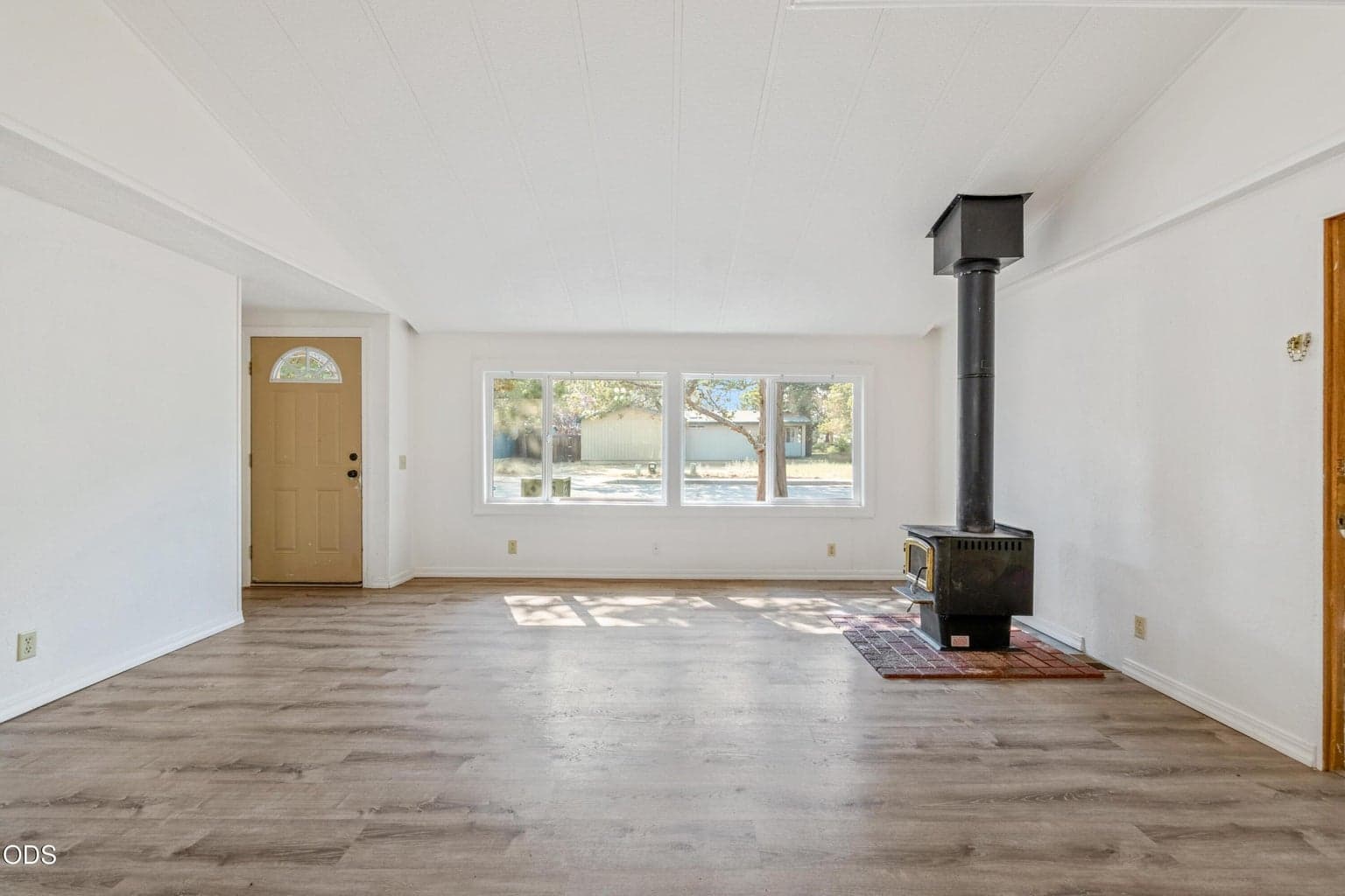 Photo of 1523 Bronzewood Avenue 5 of 26