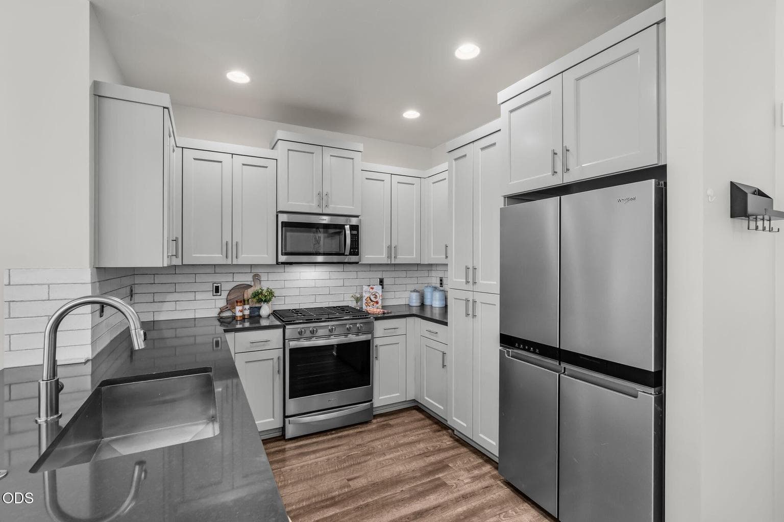 Photo of 3726 Petrosa Avenue 4 of 45