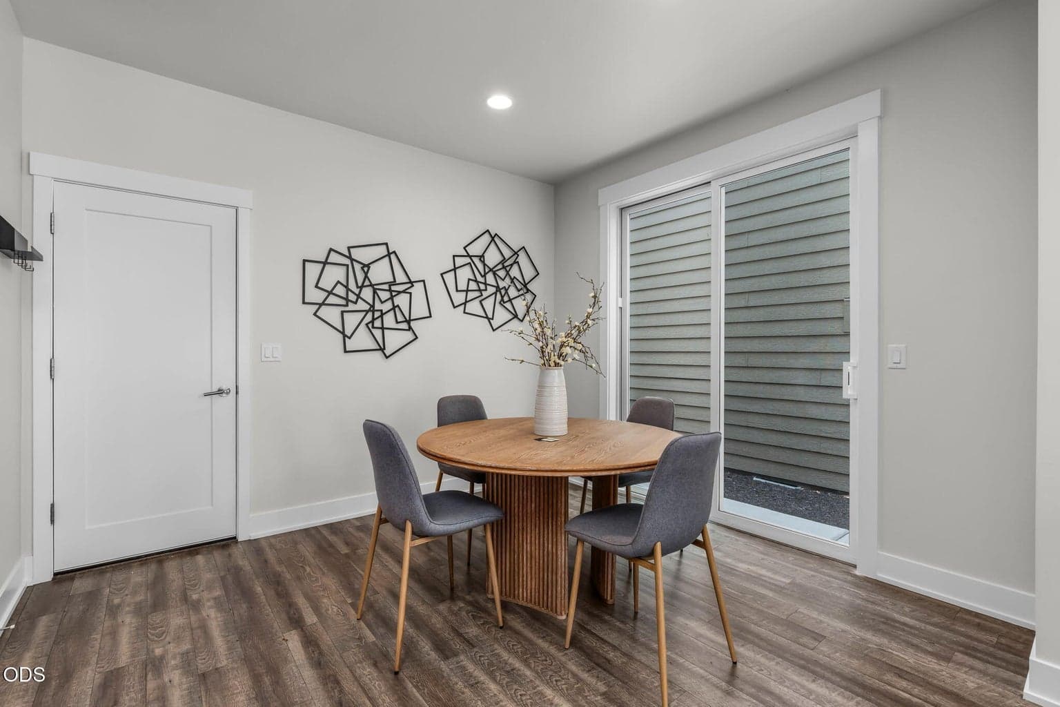 Photo of 3726 Petrosa Avenue 5 of 45