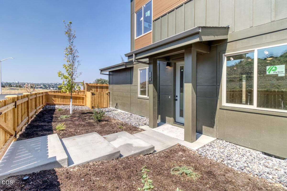 Photo of 896 SE Aquila Drive 4 of 28