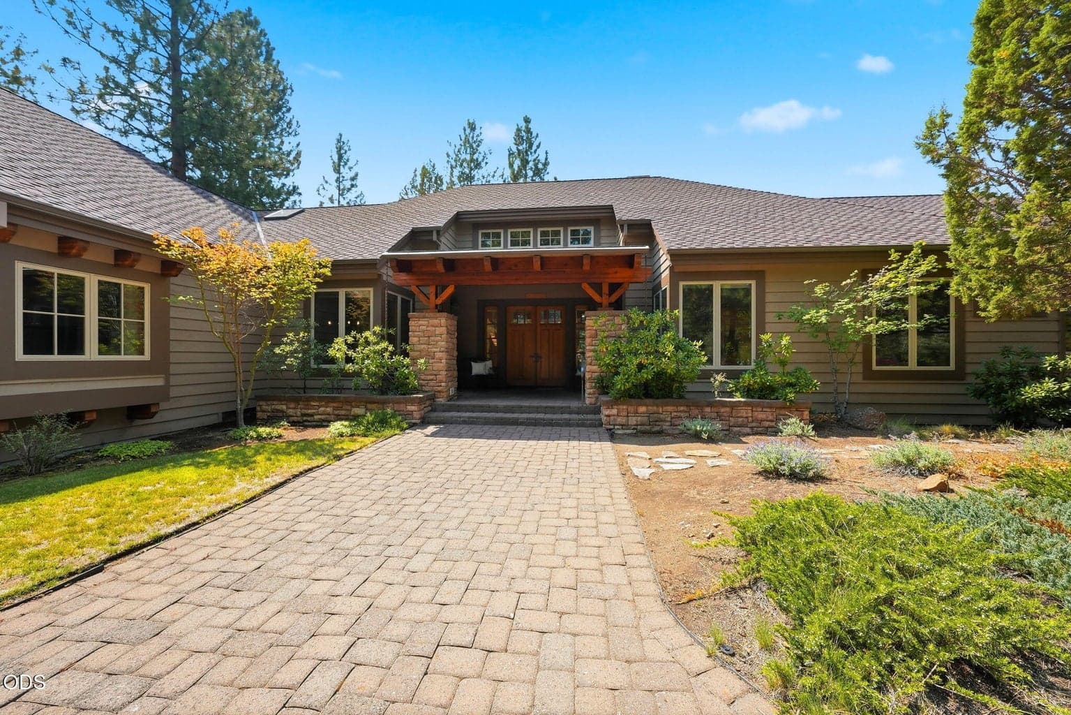 Photo of 16863 Royal Coachman Drive 1 of 72