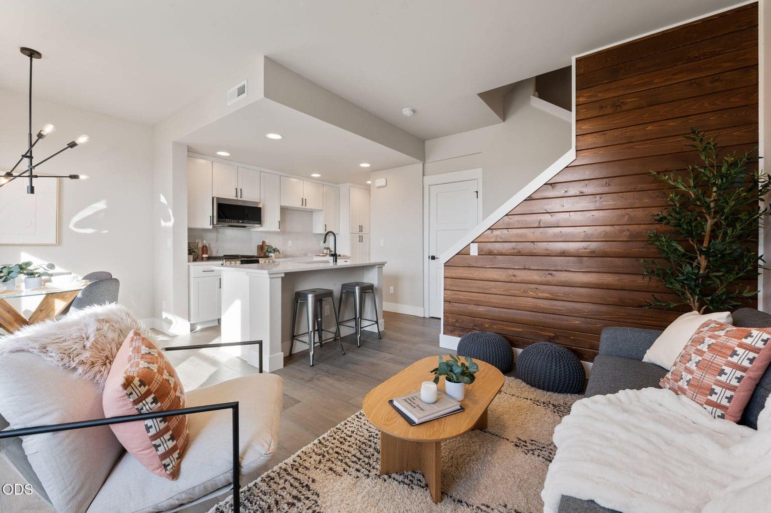 Photo of 20556 Empire Avenue 3 of 36