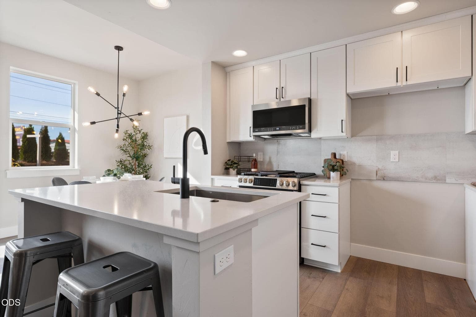 Photo of 20556 NE Empire Avenue 7 of 36