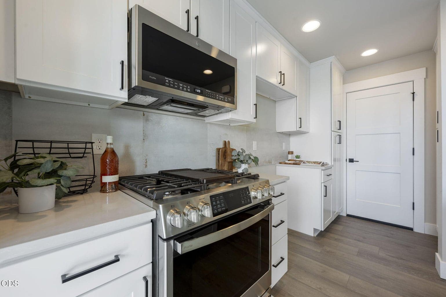 Photo of 20556 NE Empire Avenue 9 of 36