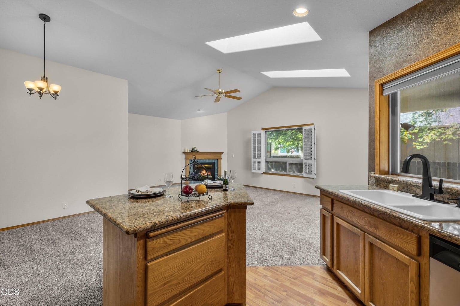 Photo of 2124 NE Carrie Lane 16 of 39