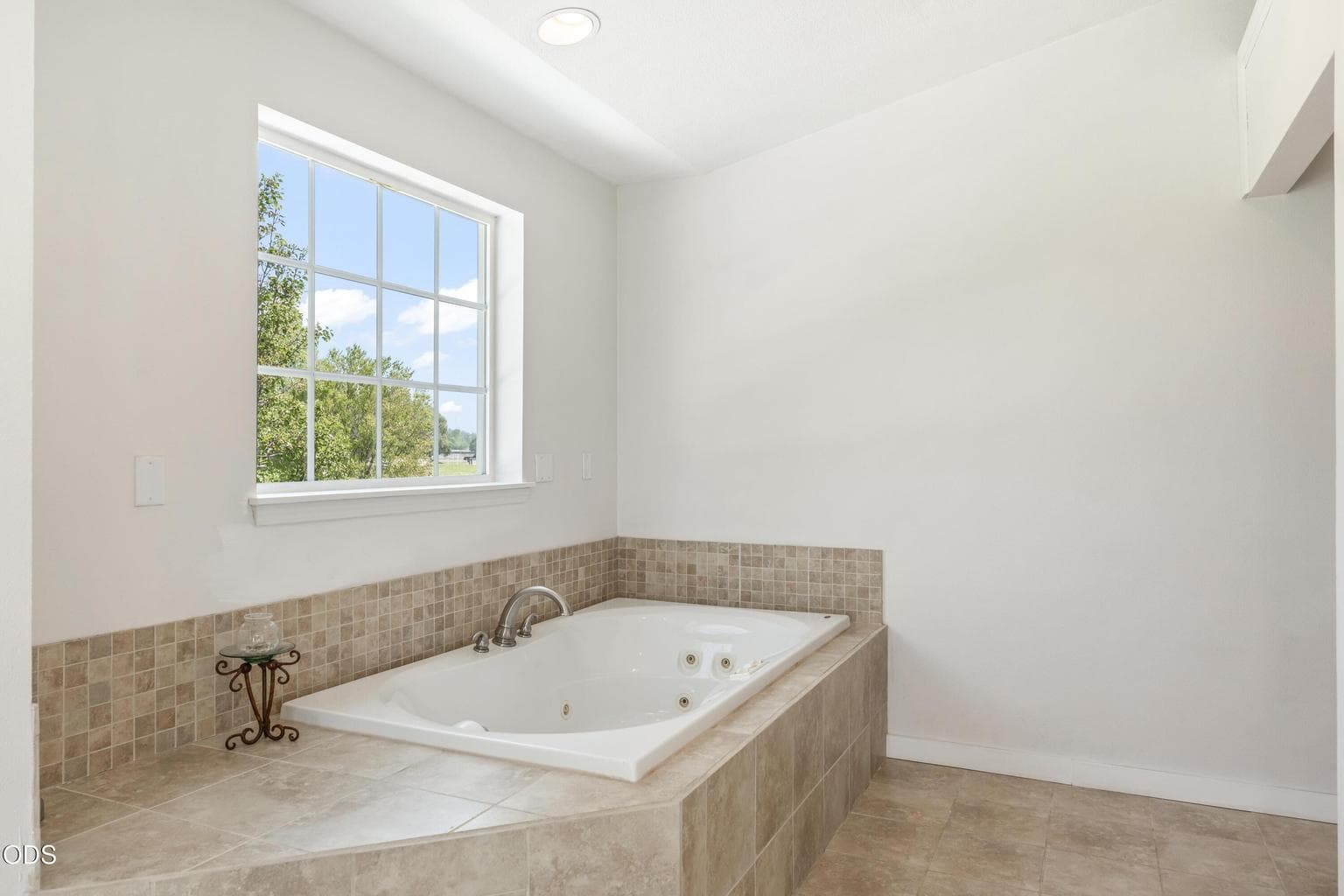Photo of 7070 NE Juniper Ridge Road 18 of 49
