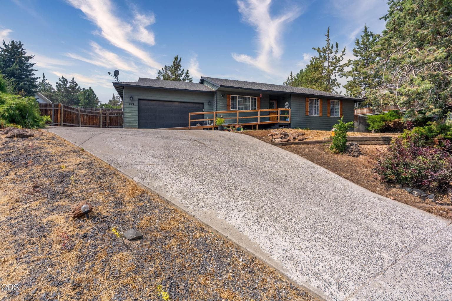 Photo of 709 Lorraine Drive 4 of 35