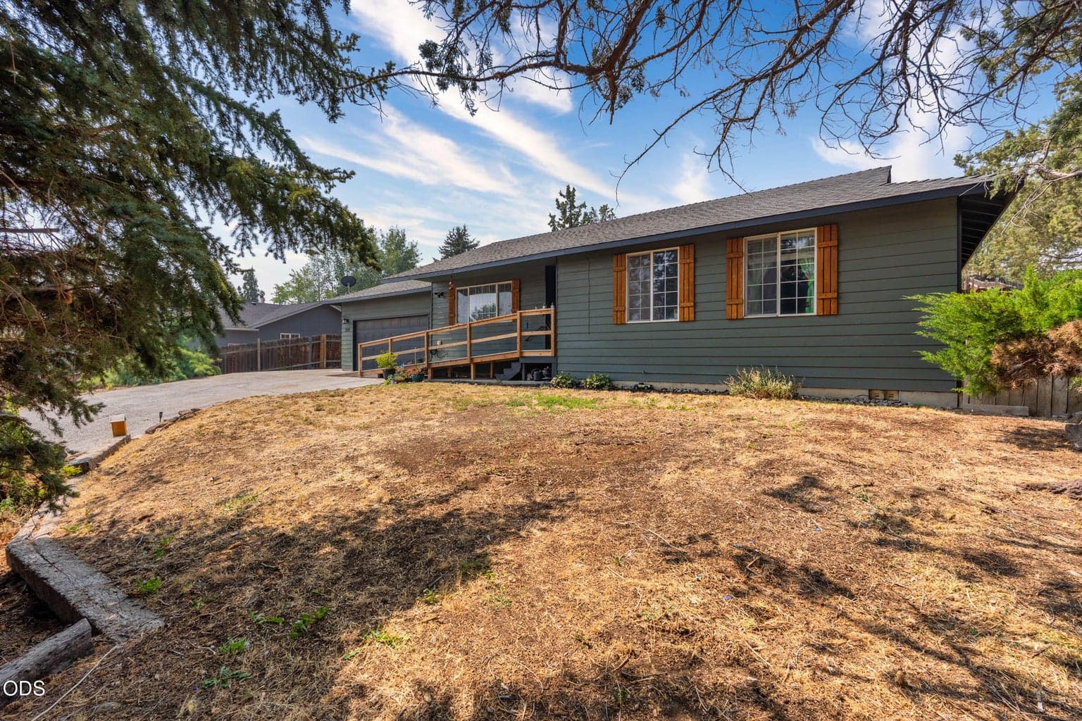Photo of 709 Lorraine Drive 2 of 35