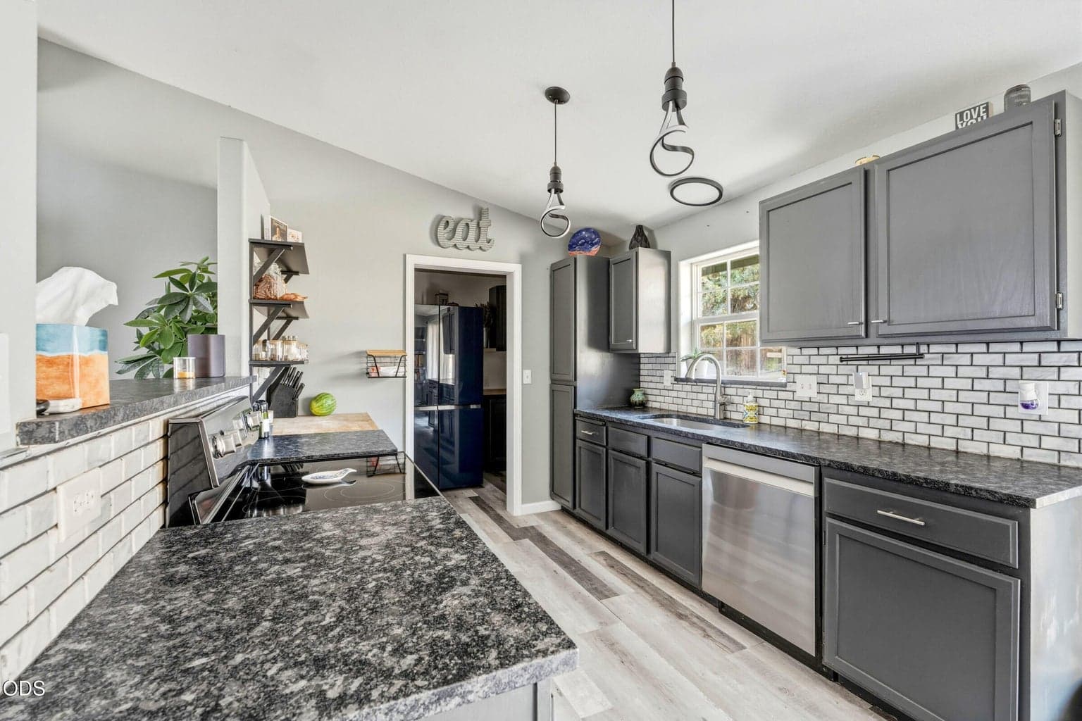 Photo of 709 SW Lorraine Drive 12 of 35