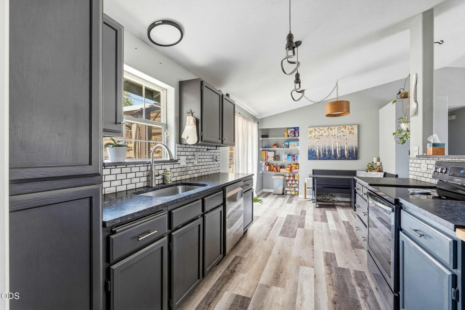 Photo of 709 SW Lorraine Drive 16 of 35