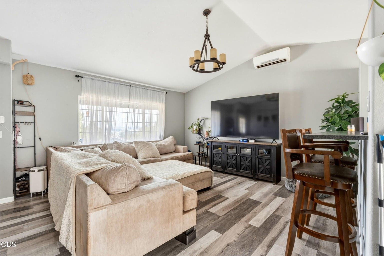 Photo of 709 SW Lorraine Drive 9 of 35