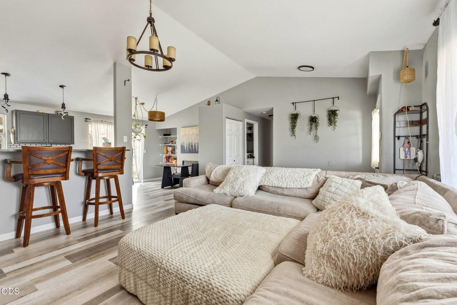 Photo of 709 SW Lorraine Drive 10 of 35