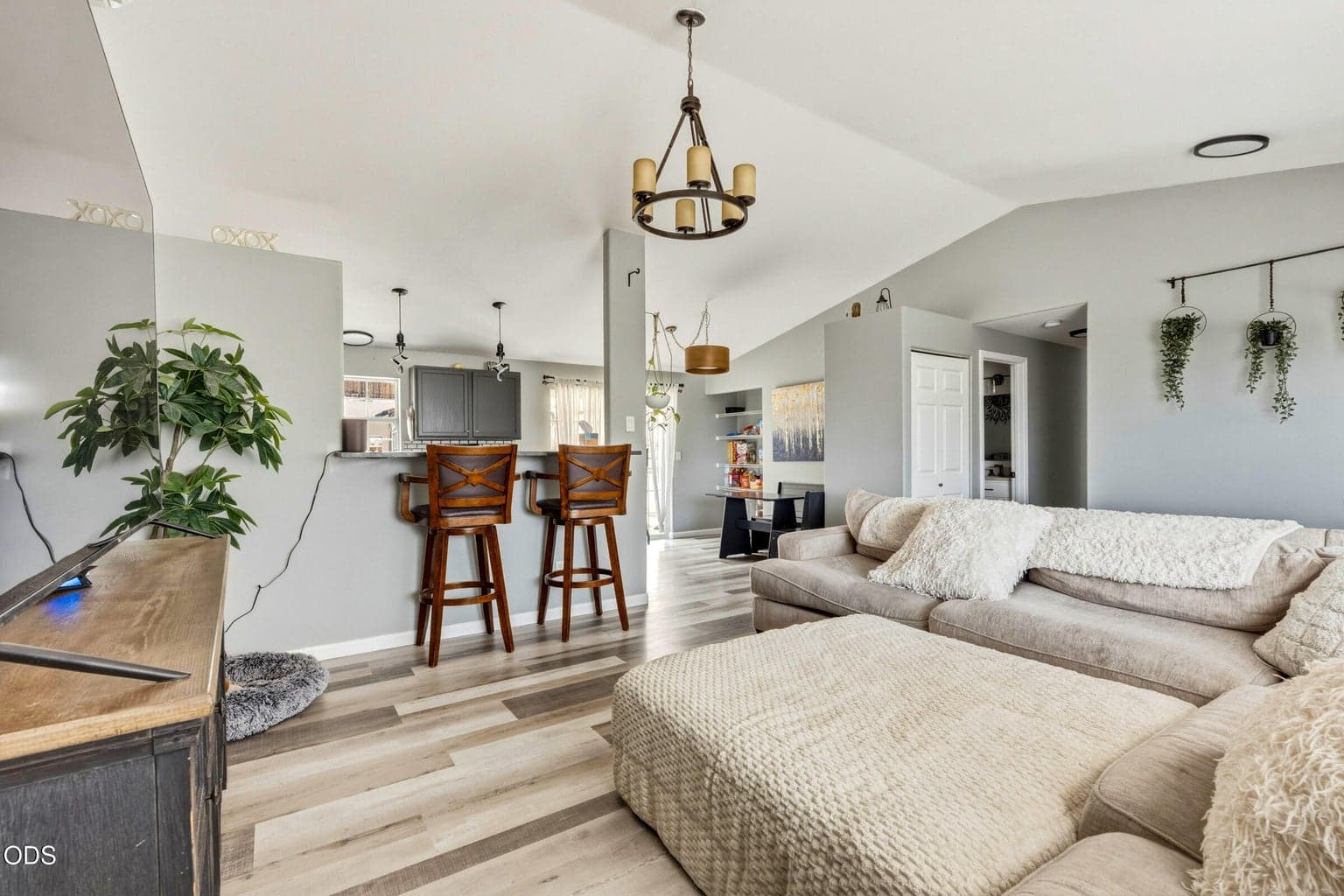 Photo of 709 SW Lorraine Drive 11 of 35