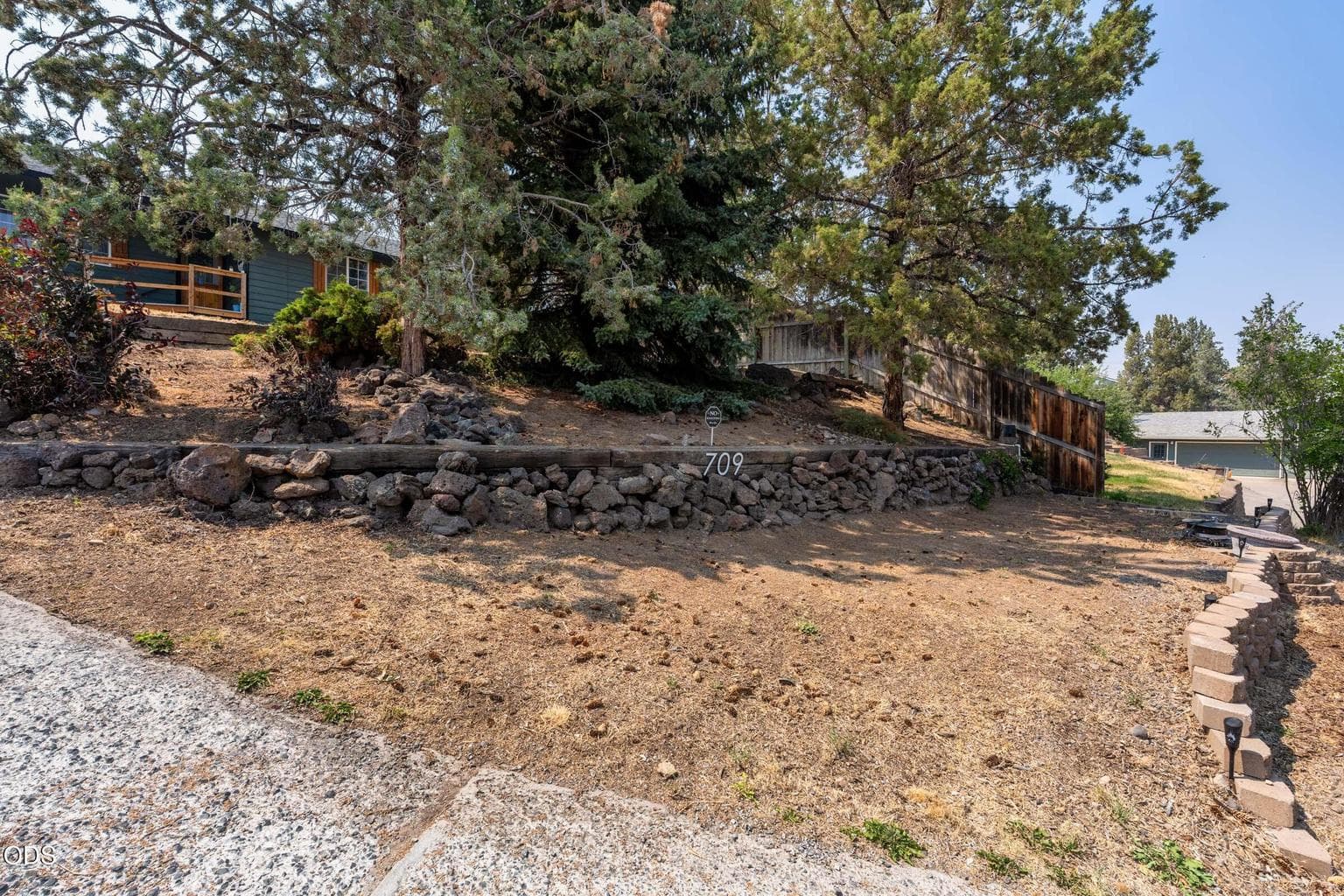 Photo of 709 SW Lorraine Drive 6 of 35
