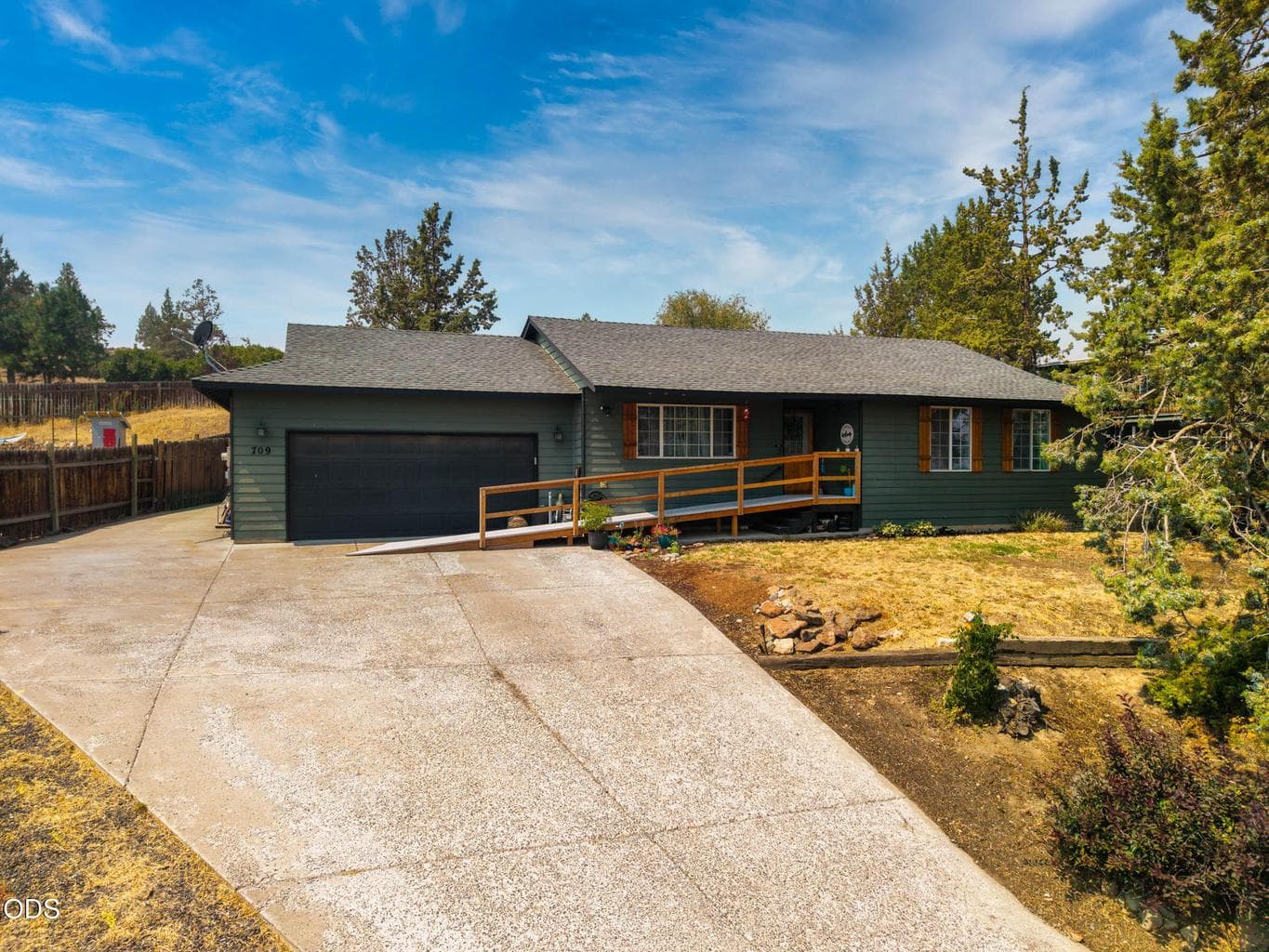 Photo of 709 Lorraine Drive 1 of 35