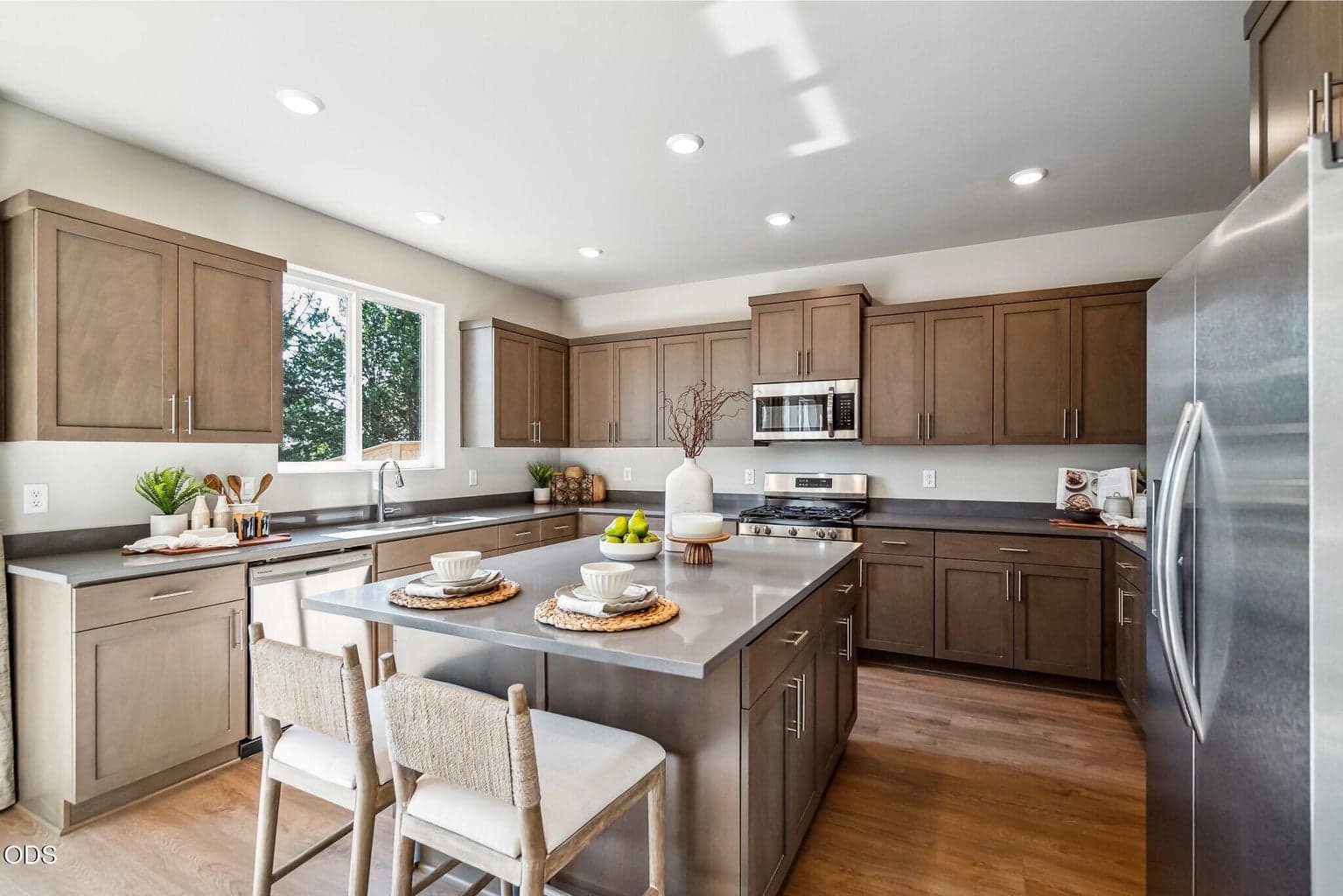 Photo of 63107 NE Henningsen Pl 6 of 27