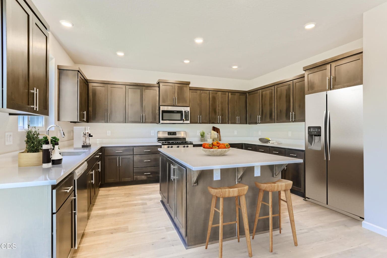 Photo of 63107 Henningsen Pl 5 of 27