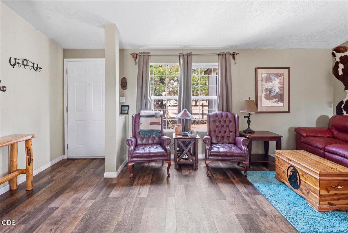 Photo of 6547 Cougar Road 2 of 47