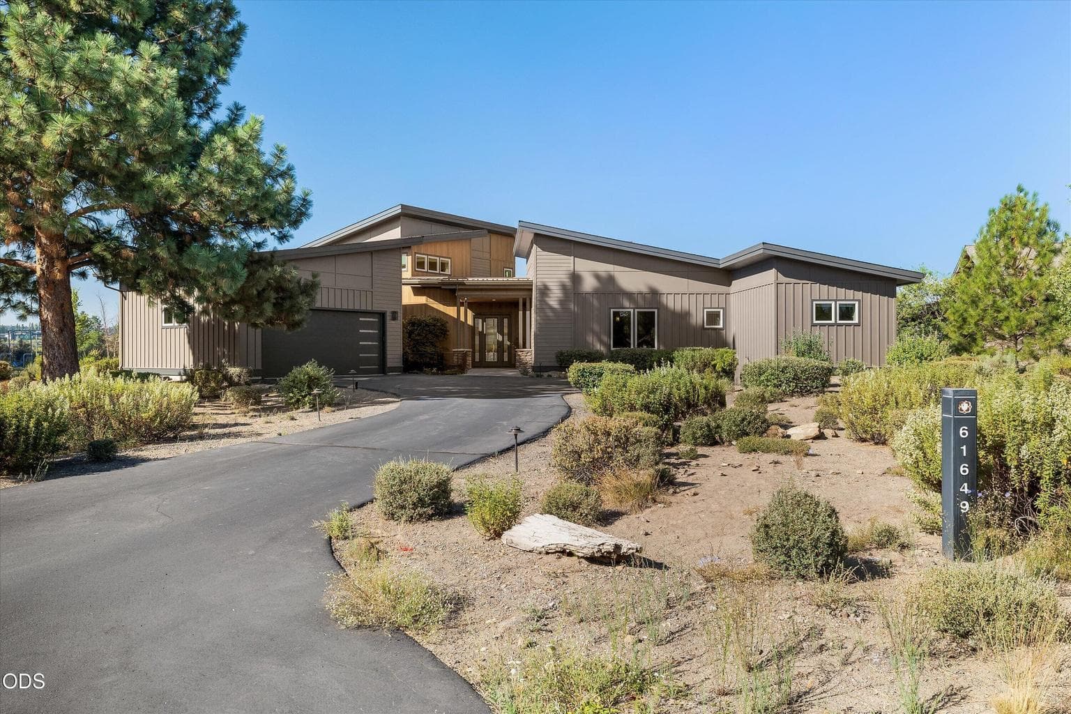Photo of 61649 Hosmer Lake Drive 1 of 73