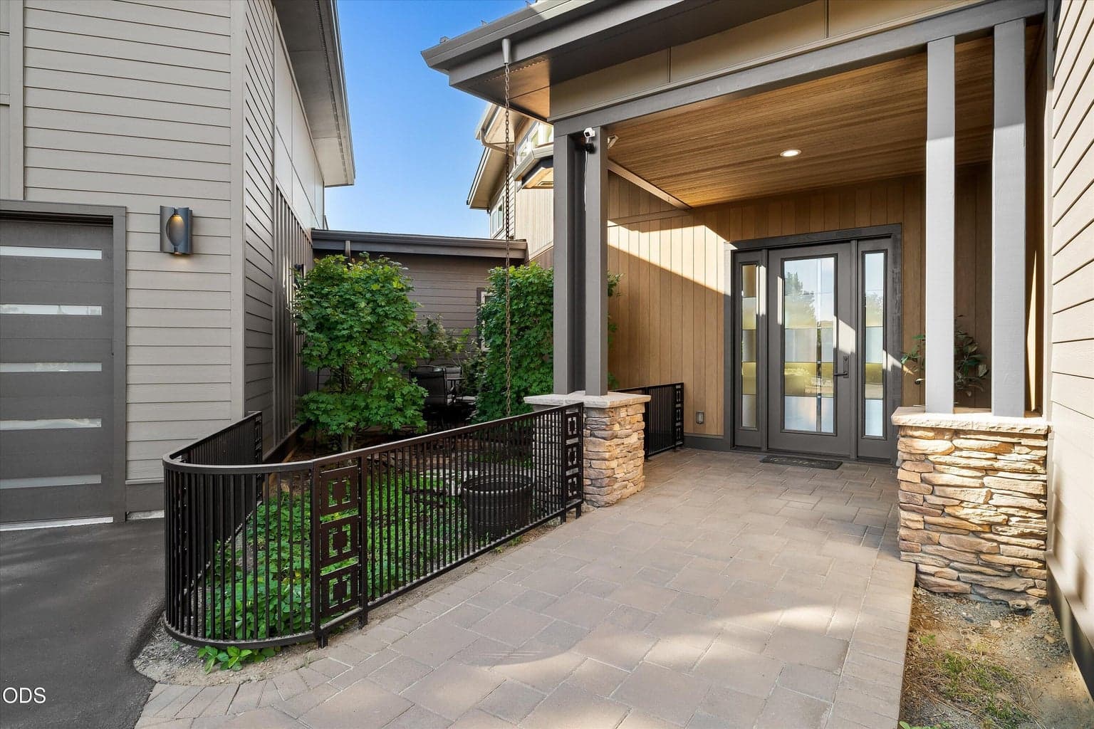 Photo of 61649 Hosmer Lake Drive 4 of 73