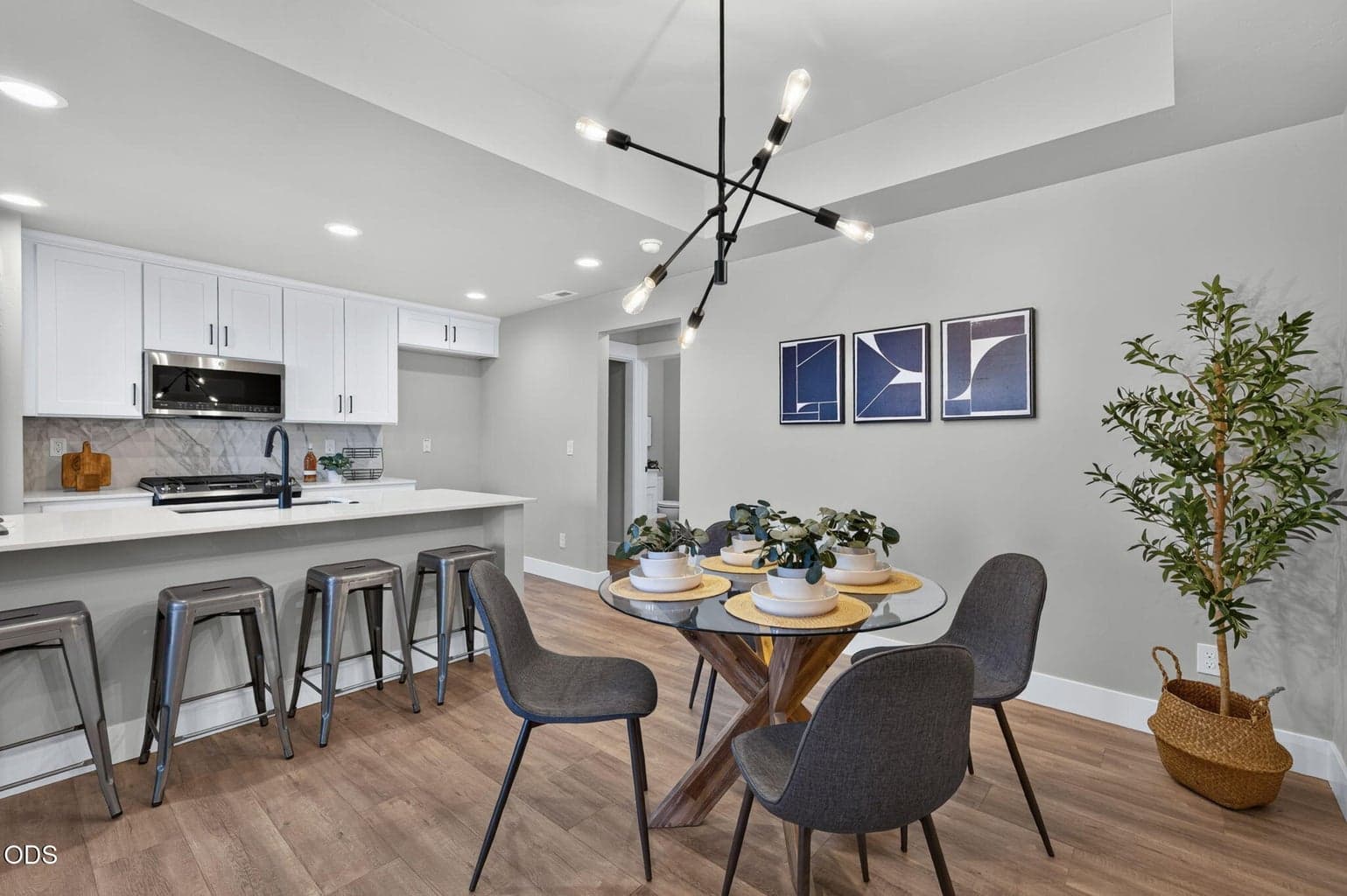 Photo of 20520 Empire Avenue 3 of 45