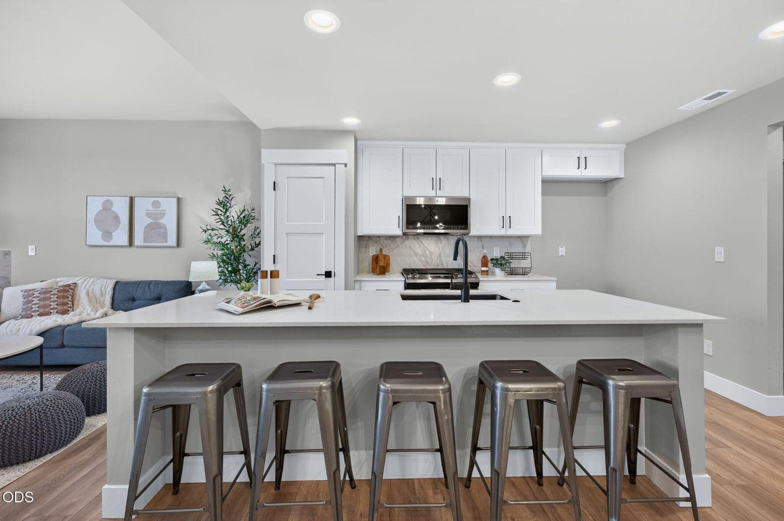 Photo of 20520 Empire Avenue 1 of 45