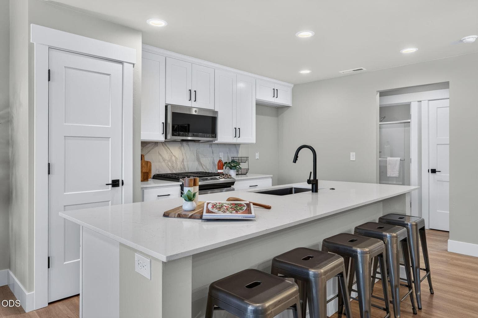 Photo of 20520 Empire Avenue 2 of 45