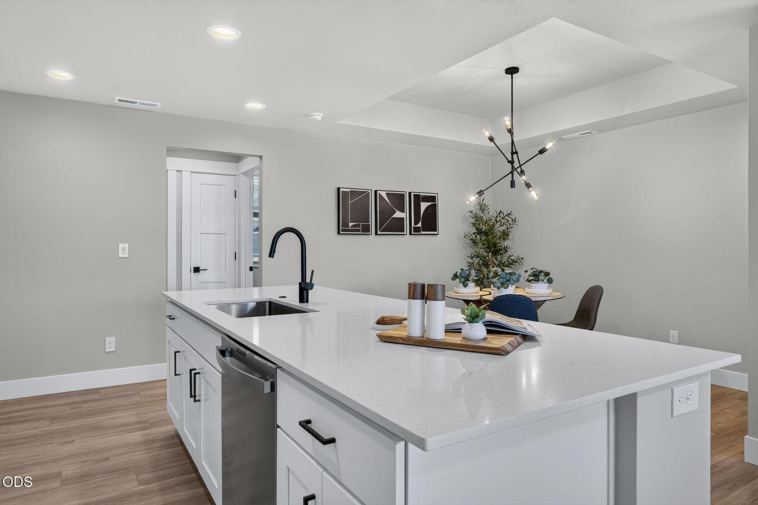 Photo of 20520 Empire Avenue 4 of 45
