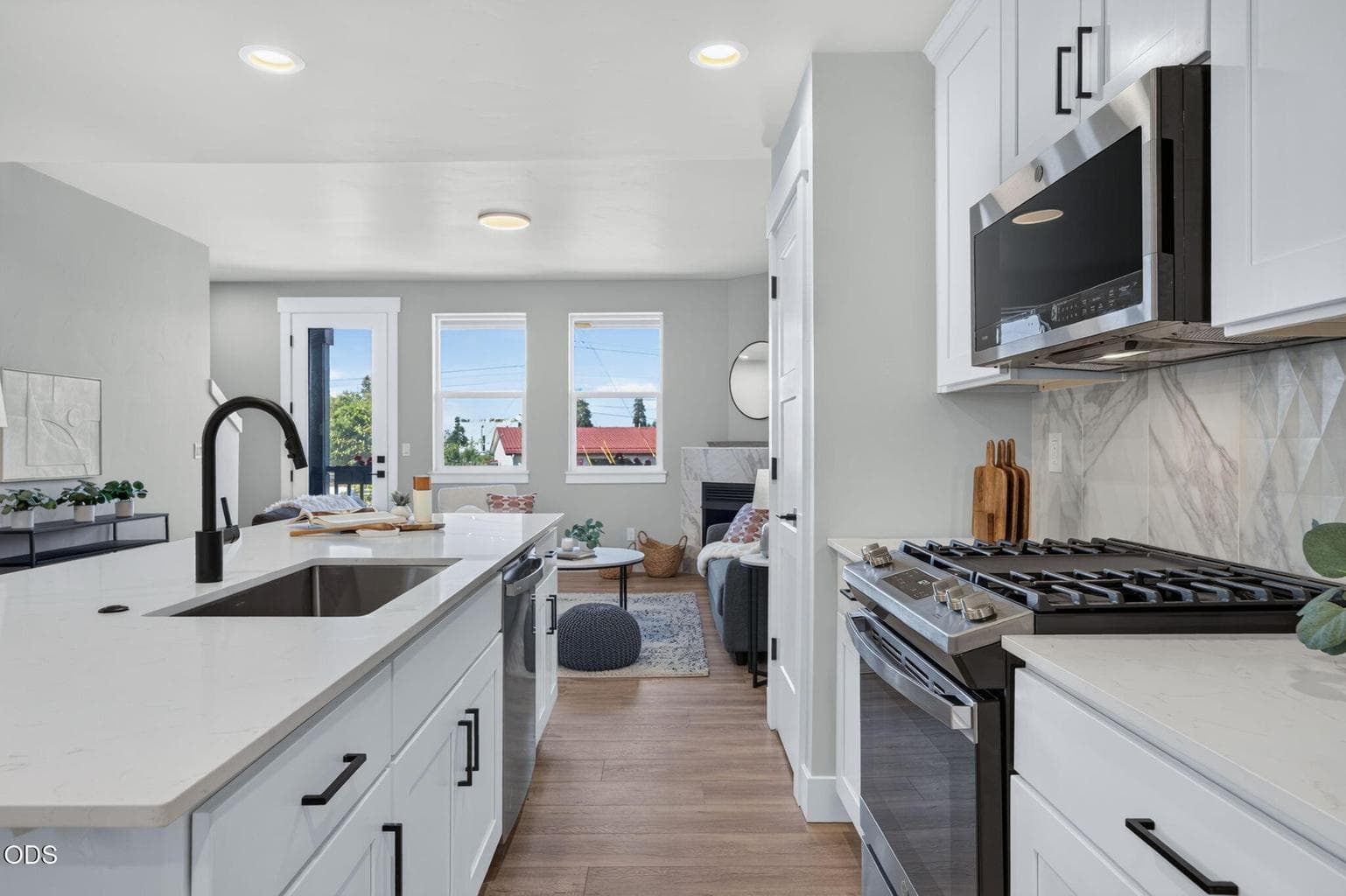 Photo of 20520 Empire Avenue 5 of 45